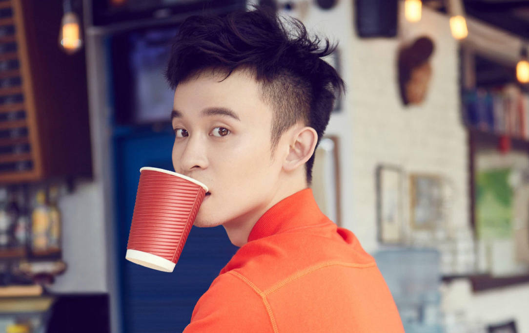 90后的她已步入婚姻殿堂,不靠老公的权利地位,用实力征服观众