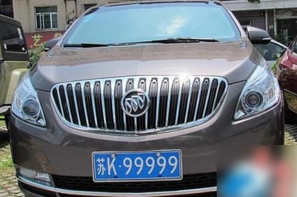 这个车牌就是广东东莞的粤s99999,由于人们对稀有物的执着和天生的