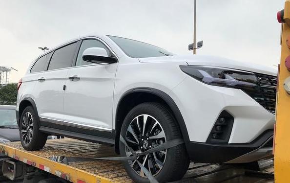 首台白色全新东风风行t7现身比奇瑞瑞虎8大气配7座或10万起