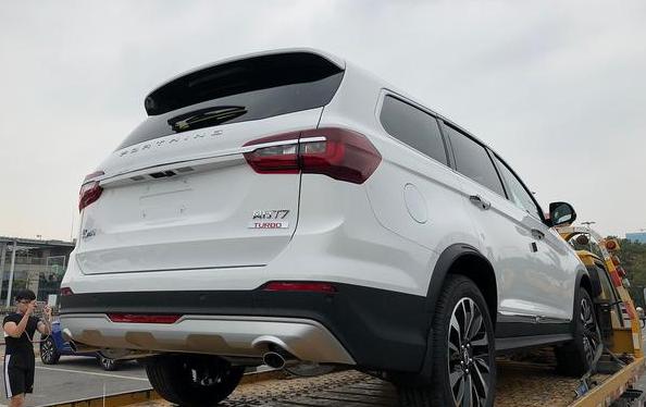 首台白色全新东风风行t7现身比奇瑞瑞虎8大气配7座或10万起