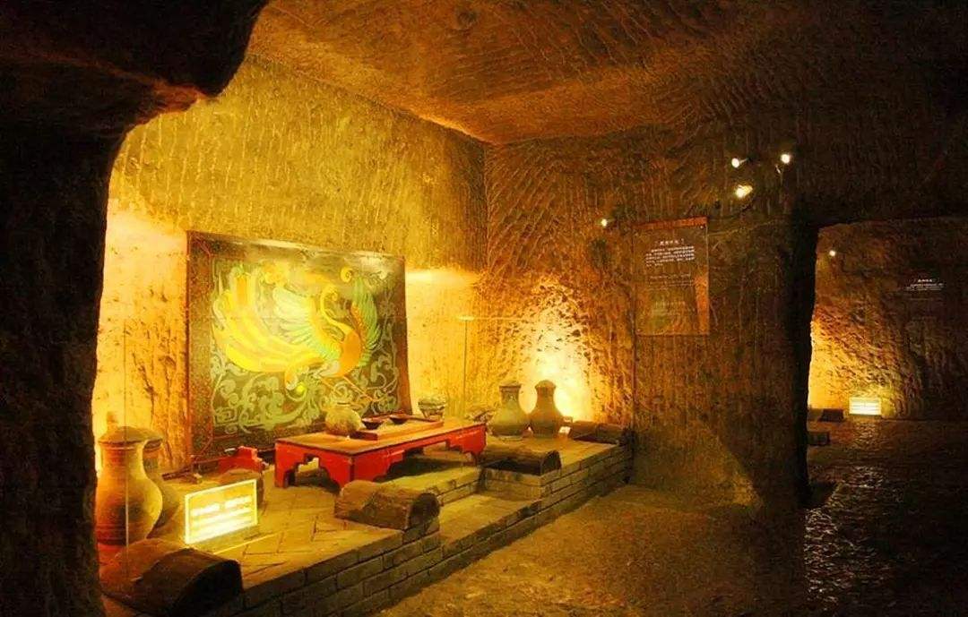 刘邦登基的第二年封自己的亲弟弟刘交为楚王,都城设在彭城(徐州).