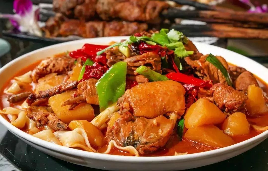 东盟食神南宁招牌菜阿斯古丽美食正宗新疆味道馕坑烤全羊