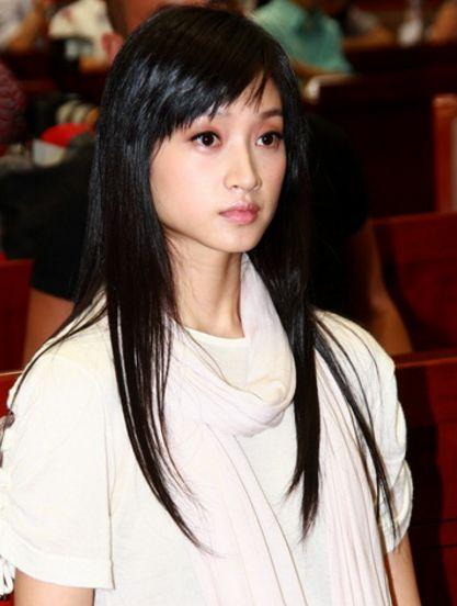 2014年,在电视剧《北平无战事》中饰演女主角何孝钰 .