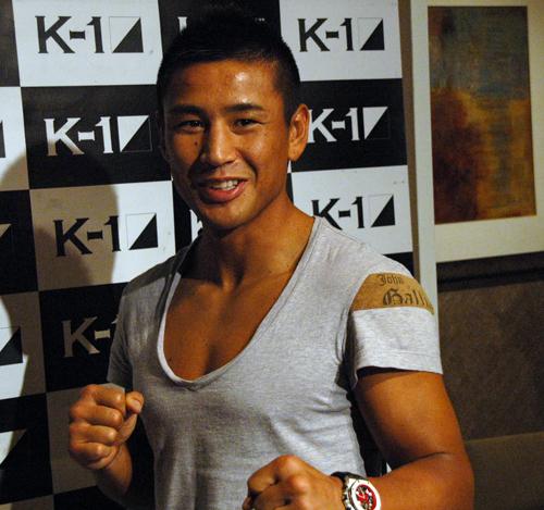 日本拳王被小混混打进医院,事后称没还手是怕打死他们!