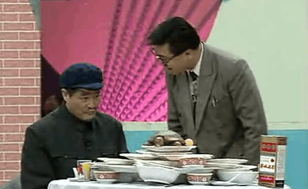 1996年,二人再次在春晚舞台上合作了小品《三鞭子》,他在其中饰演司机