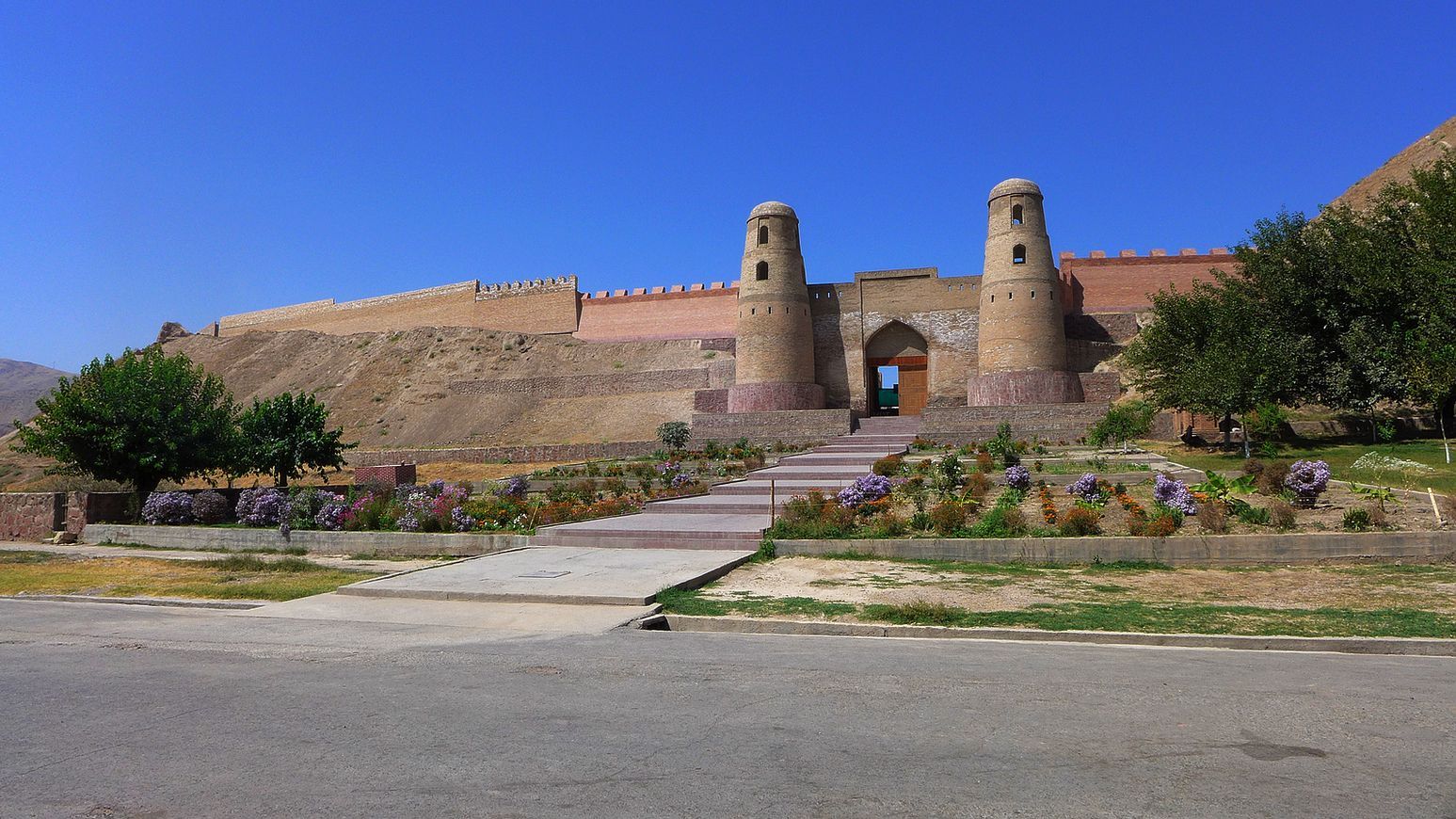 该国美女众多,无奈实行"一夫多妻"制,男人们却哭笑不得