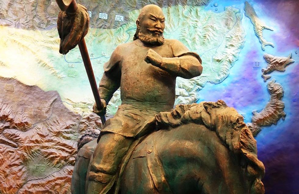 过强大的辽政权,耶律一族当时与北宋和西夏形成一个三足鼎立的大局面