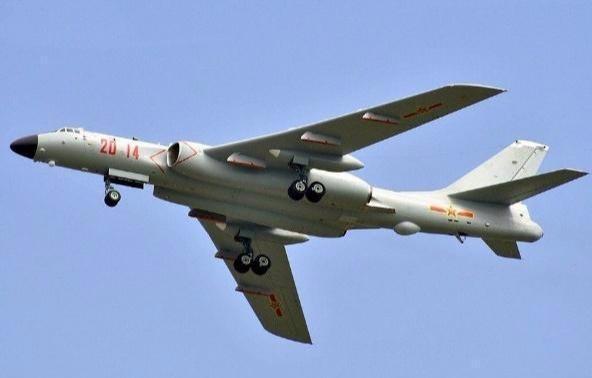 值得一提的是,我们还要来说一说我国的歼轰7a和歼16战斗机,这两款战斗