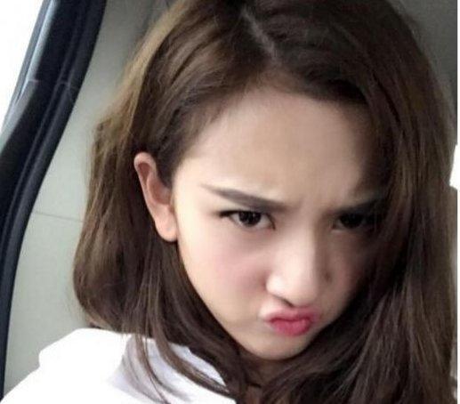 宋祖儿嘴巴太小了,樱桃小嘴也有苦恼,她合照的人都不敢大笑!