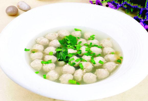 鲜香味浓的"清汤丸子",下班回家做一大碗,软嫩不腻,营养味美