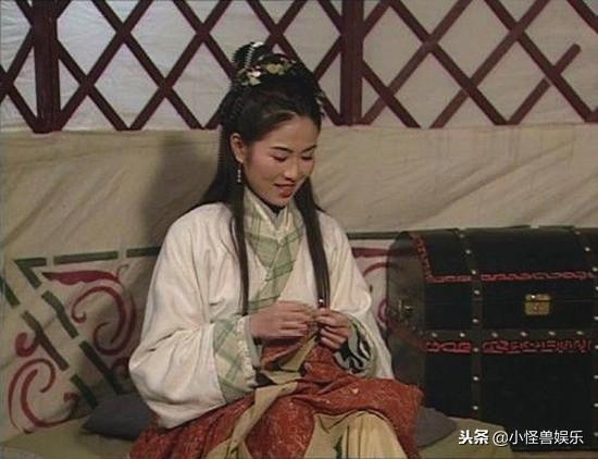 那么王艳在《铁将军阿贵》中扮演"如意"时,缝的东西就有些另类了,大家