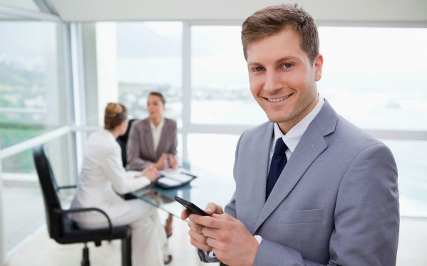 在领导面前不提两件事,关系再好也别讲,容易吃亏