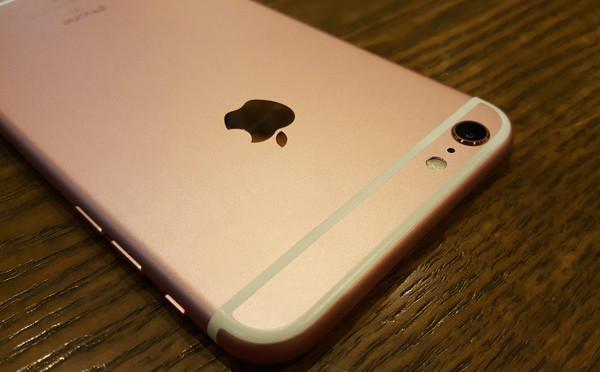 5寸显示屏 三段式金属机身设计,硬件上搭载了苹果a9处理器,配备2g运存