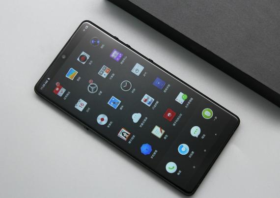 锤子科技坚果r1性能和颜值都很强大