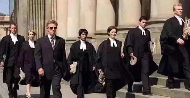 律师袍,世界各国都是怎么穿的?