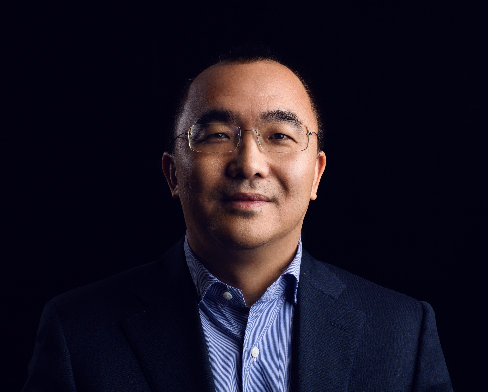 卓尔阎志：从诗人到千亿级商业王国掌舵人，他是如何逆袭的？