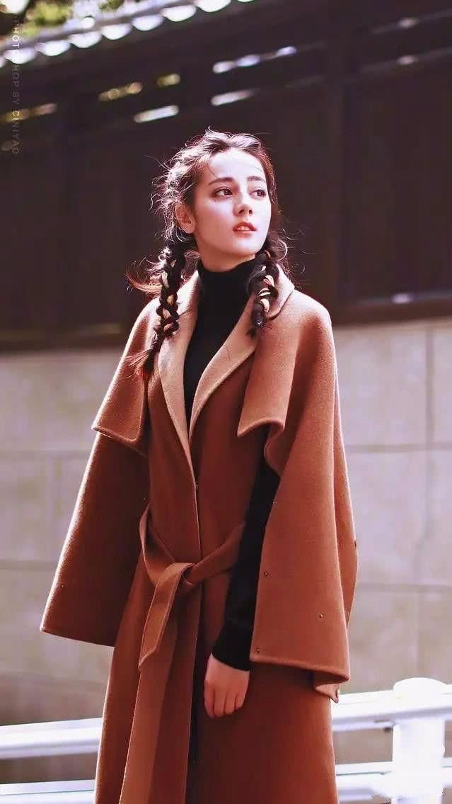 迪丽热巴复古风装扮,真是太美了,大家可以进行学习借鉴