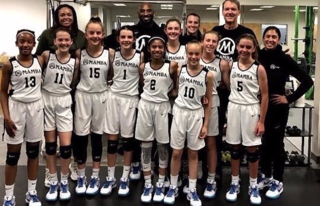 女儿干拔三分酷似科比执教生涯再夺冠带领曼巴队逆袭取胜