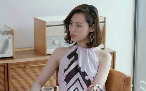 在《大江大河》中是王凯的前妻,冯小刚曾为她改戏,今29岁终走红