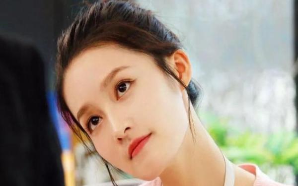 娱乐圈中无一人祝贺,只有他对她念念不忘|缪俊杰|李沁|生日_新浪新闻