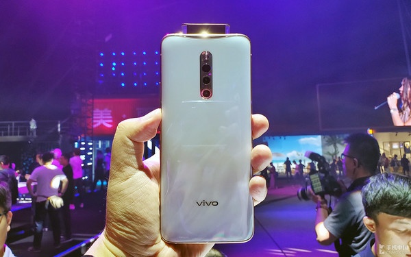 3200万高清自拍惊艳一升vivox27pro手机美人更美