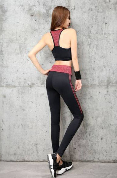 街拍青春青春的打底裤少女彰显女性的曲线身材