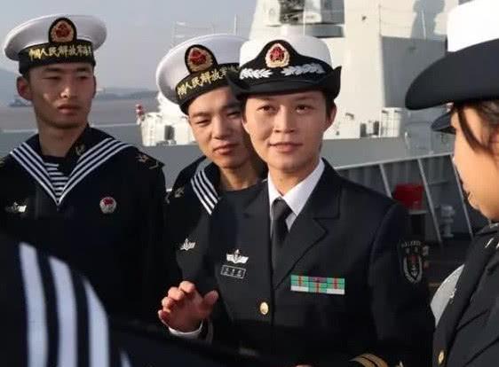 她曾经是辽宁舰女军官如今是我国海军第一位女副舰长