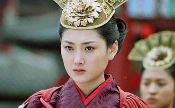 她是让人敬畏的皇后,跟着丈夫一起上阵杀敌,最后身首异处