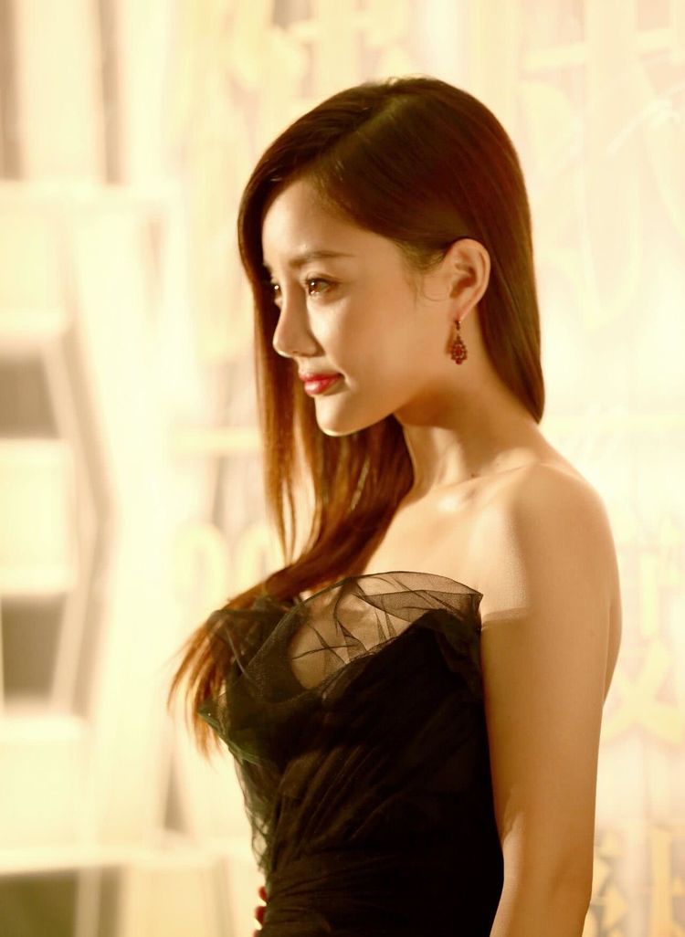 李小璐:天资绝色,美得让人移不开眼