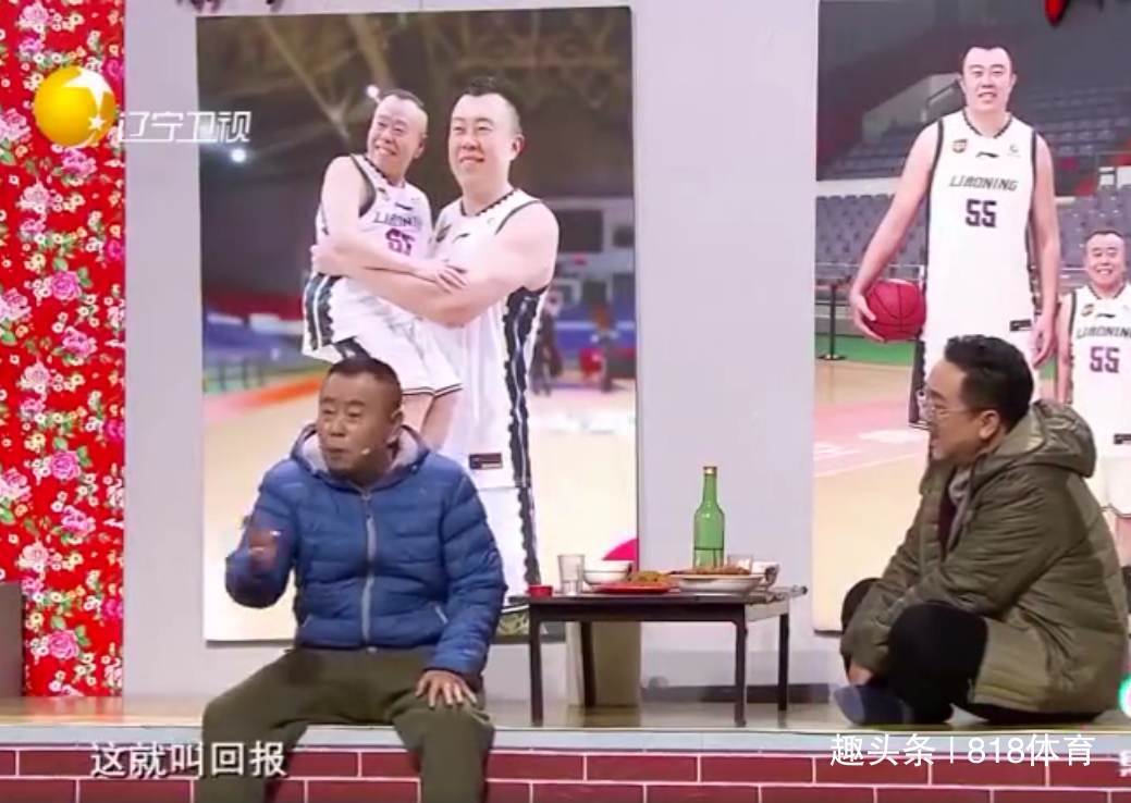 潘长江韩德君春晚演父子老潘吹牛儿子扣篮是我从小手把手教的