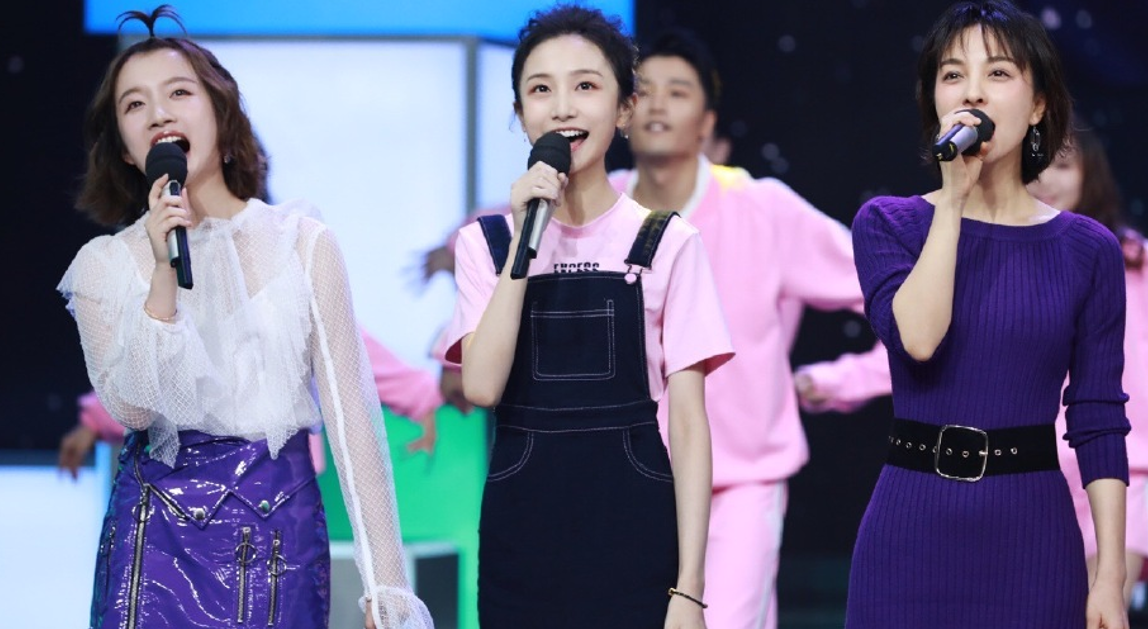 在近期,"明玉小可爱"姜梓新登上了《快乐大本营》的舞台!