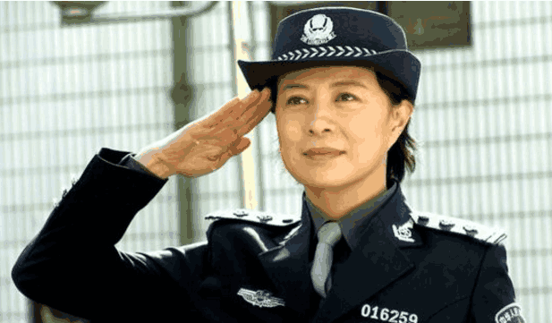 在电视剧《任长霞》中扮演公安局长任长霞.