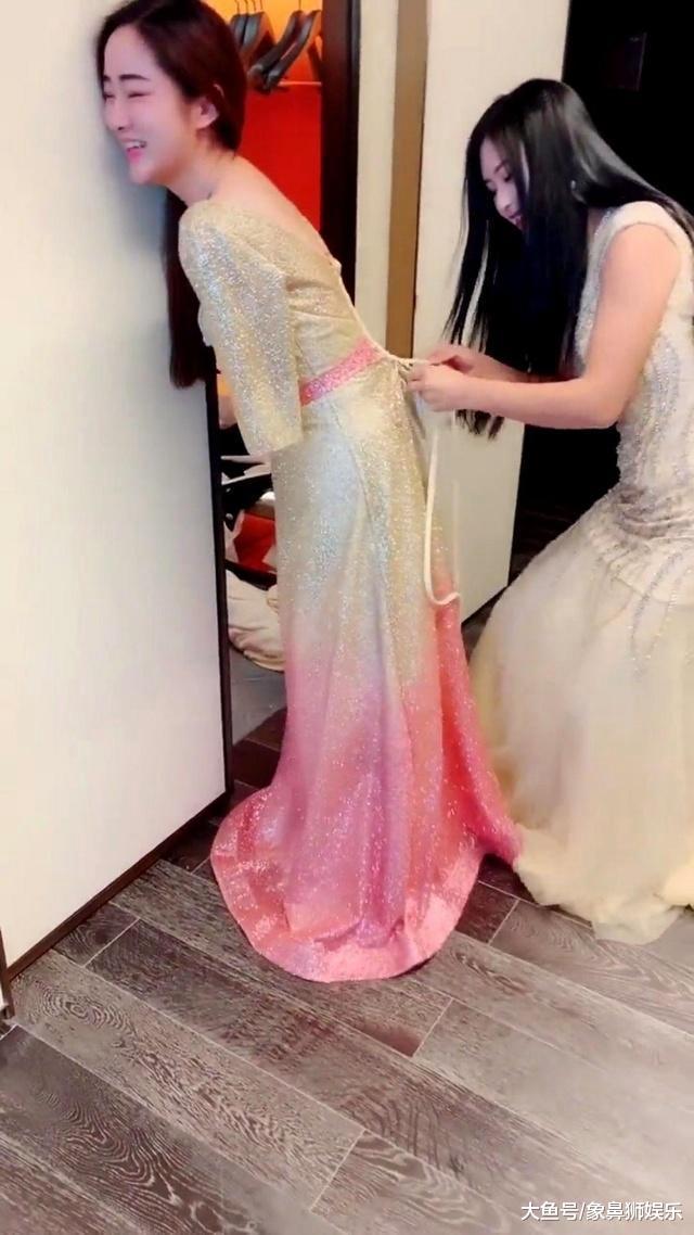 无臂伴娘走红网络网友称看到她的时候觉得她才是真正的女神