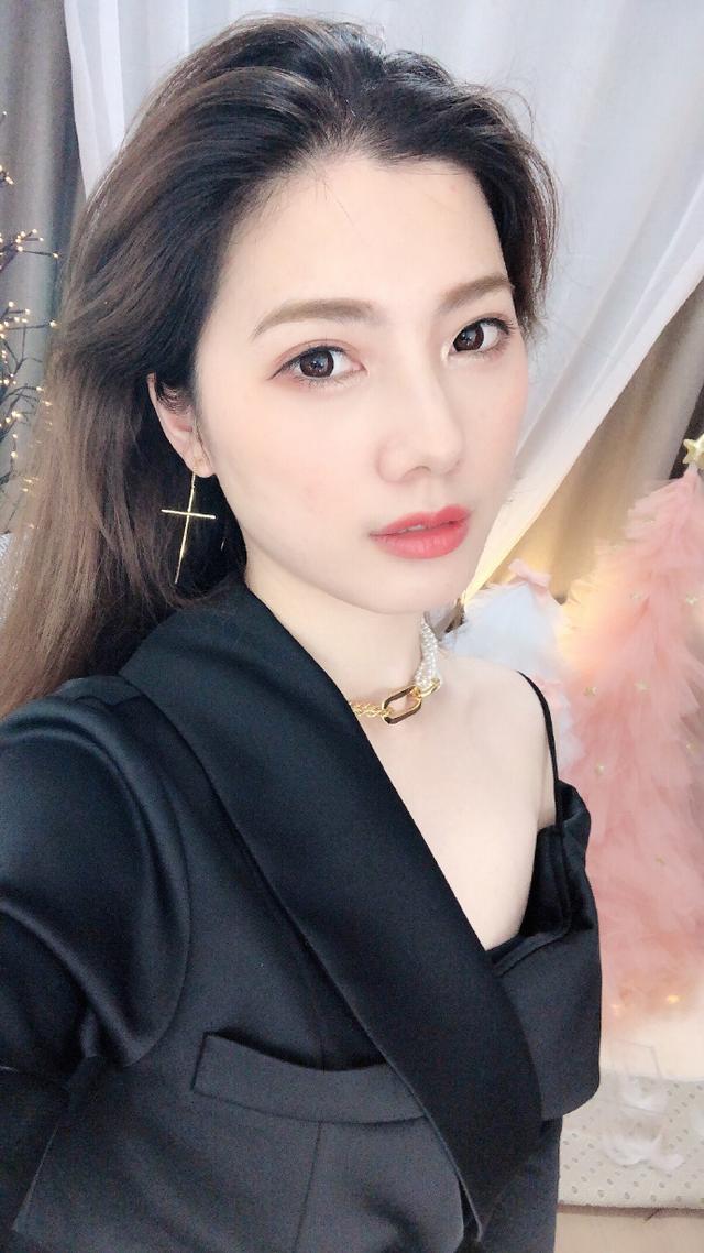 没错就是大姨妈,大姨妈本名孙可婷,是一名魔兽世界女玩家,平时主要为