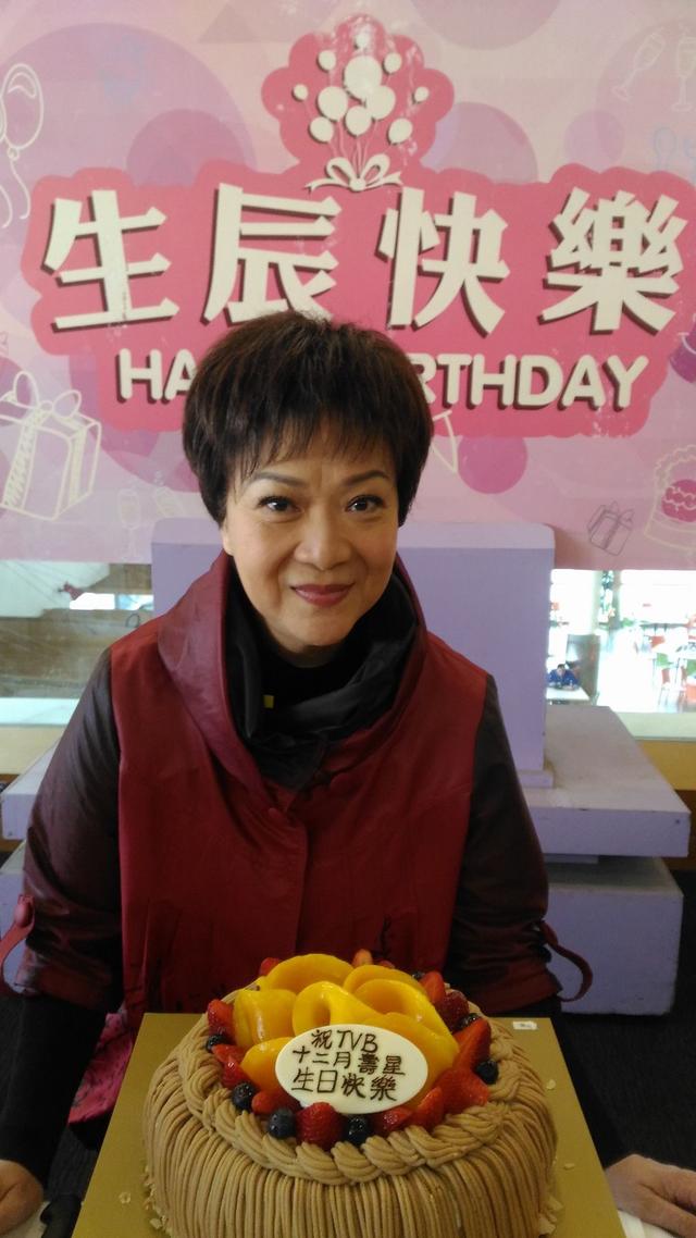 tvb资深绿叶刘桂芳自曝薪资被减超九成,为生活无奈续约兼职也做