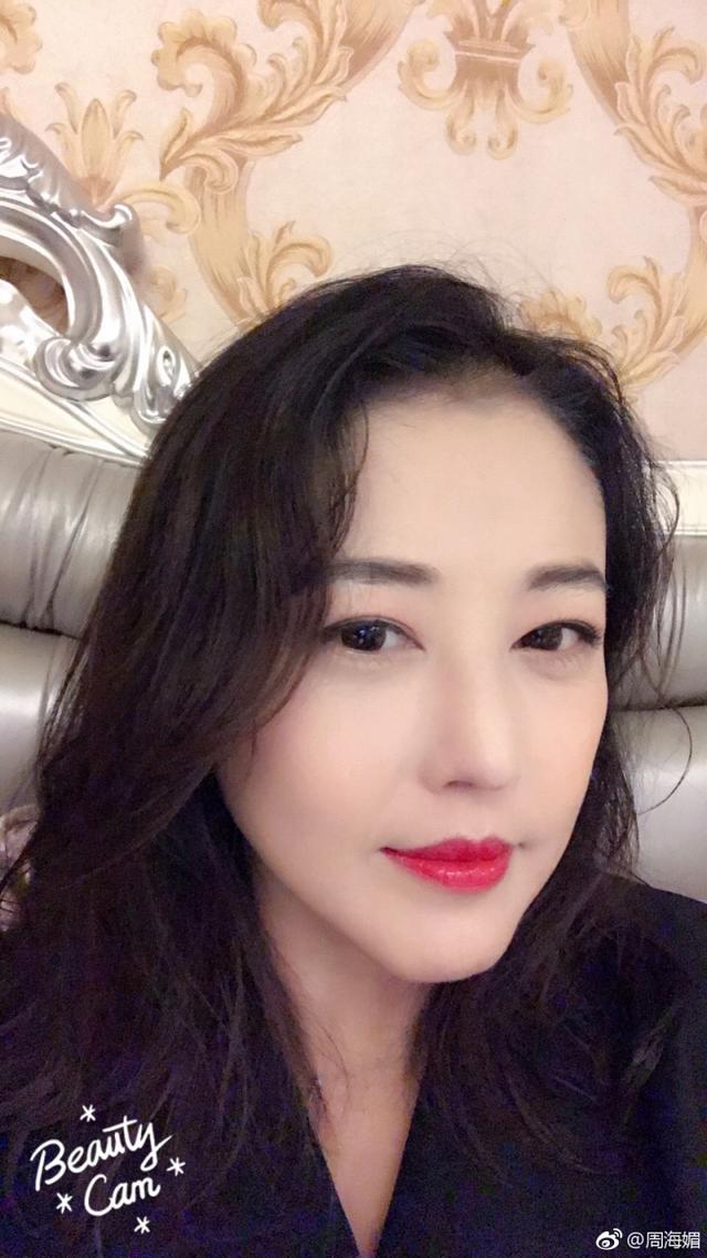 52岁历经9段失败感情,不婚不育的她比洪欣更惨却成逆龄励志曲