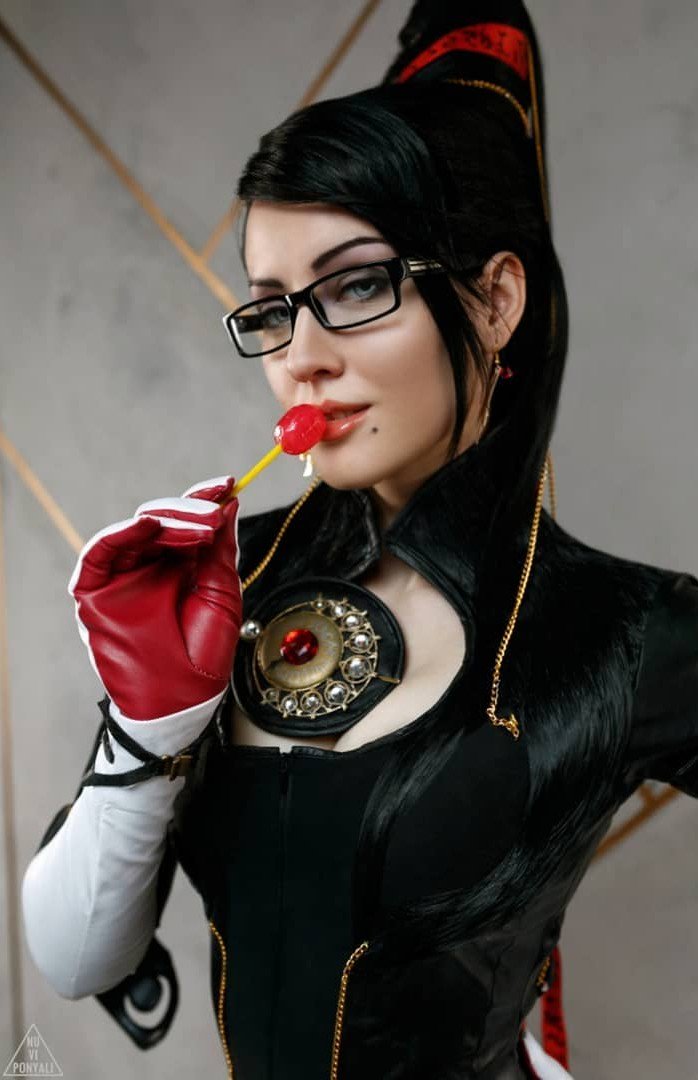 俄罗斯美女cos《猎天使魔女》贝姐 大胸御姐长腿撩人