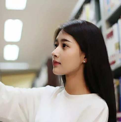 "重庆校花"沈翀, 撞脸当红女星, 颜值赶超小花旦