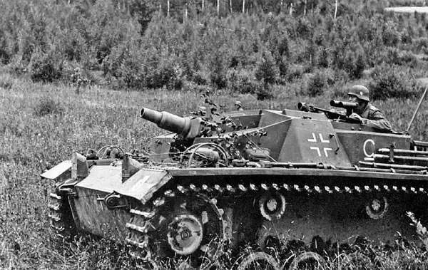 说起这叱咤风云的德国三号突击炮,最早提出一理论的还是当时的德国