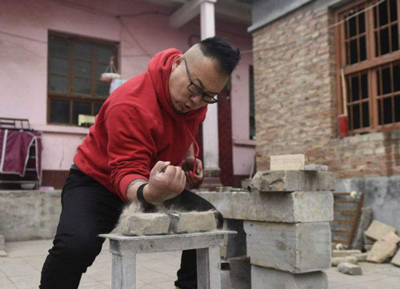 中国功夫之中的铁砂掌究竟是什么?其实很多人对其有着错误理解