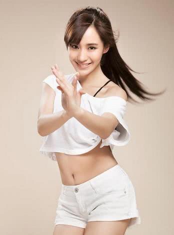 成龙的皇室女明星,张岚馨.当然,也有王子,他被称为杨紫琼的继承人.