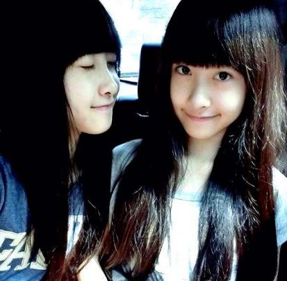 最美双胞胎周玗希和周玗涵长大了, 17岁的她们美丽如初