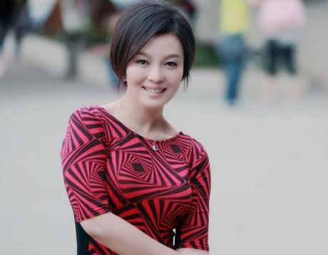 她出道30年零绯闻嫁圈外老公生活幸福今50岁依旧有魅力