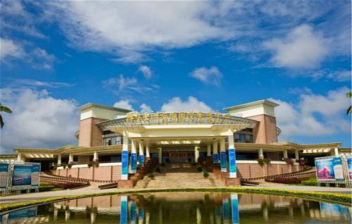 这里都可以满足你,岛上还有度假酒店红珊瑚,一切都是非常美好的,就是