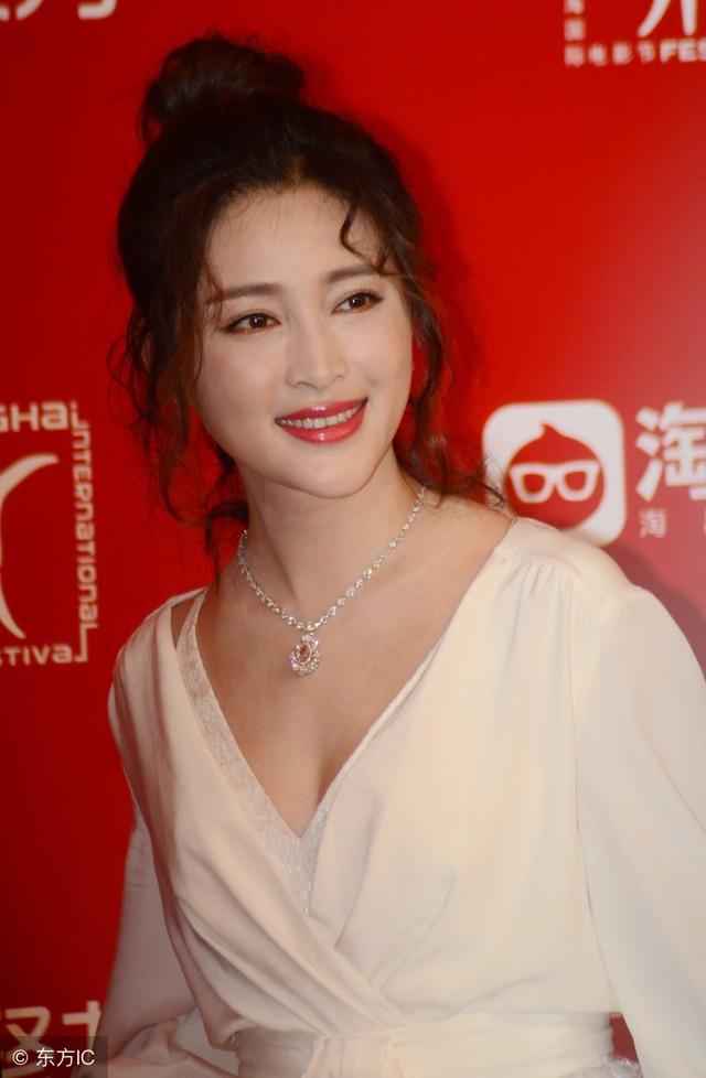 她,1986年出生,安徽芜湖人,2005年出道,曾出演《深宫谍影》