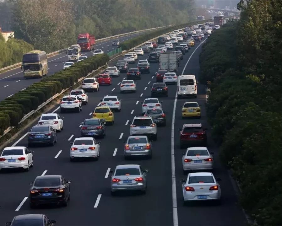 春节回家高速不再免费专家这一提议网友们炸锅了