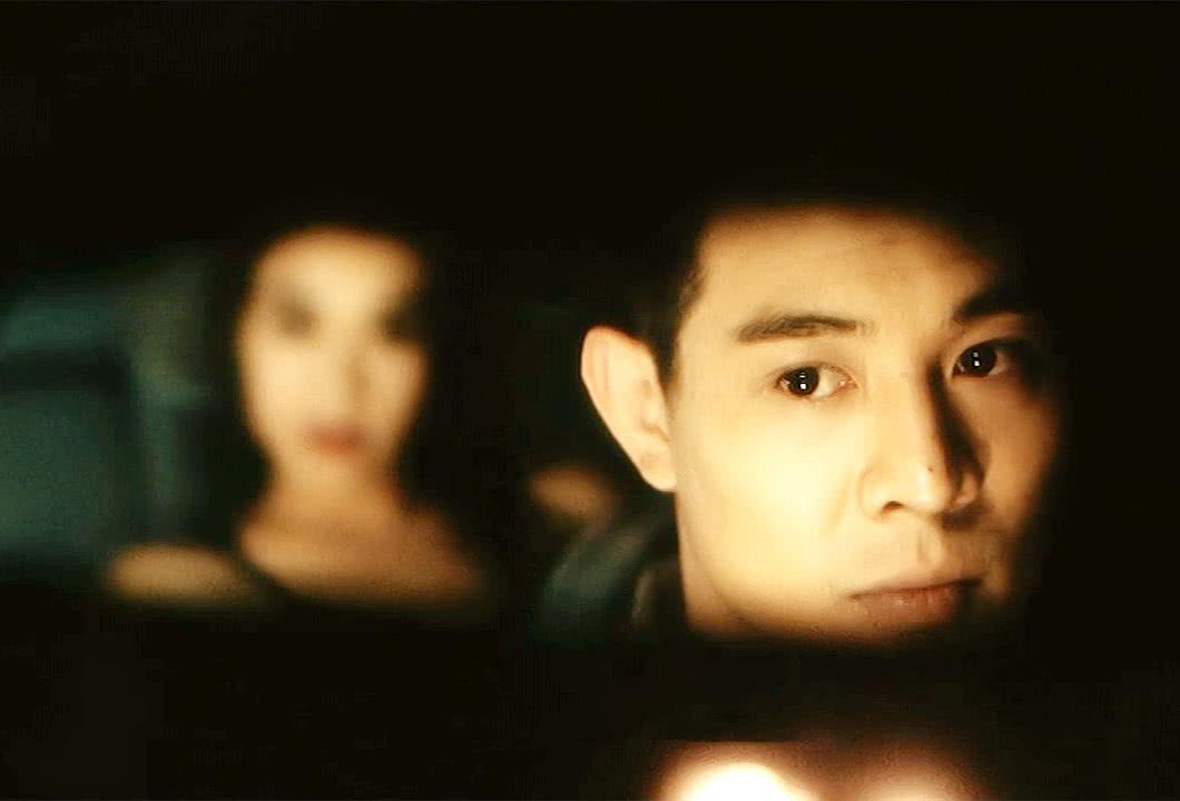 李连杰哪部电影的爱情让你感动?当然是和钟丽缇这一部,太浪漫了