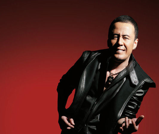 歌手杨坤独自现身医院疑后遗症发作32郎背影落寞显憔悴