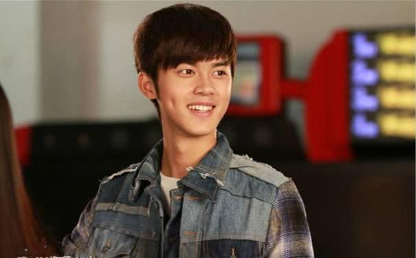 出道,多次演男主角却无人识,如今竟因恋情备受关注|快男|谢彬彬|恋情