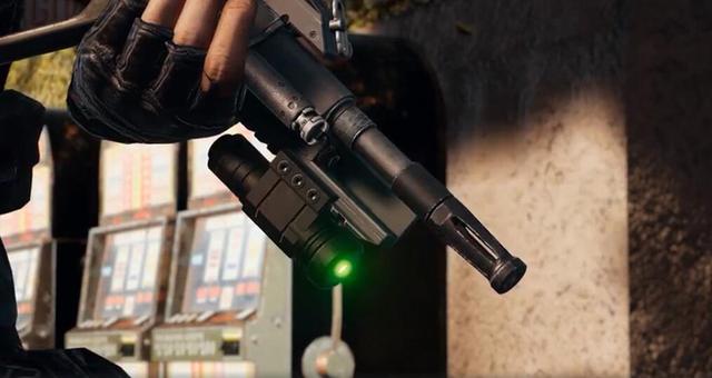 这也就意味着如果安装了激光瞄准器,就不能在装其他握把